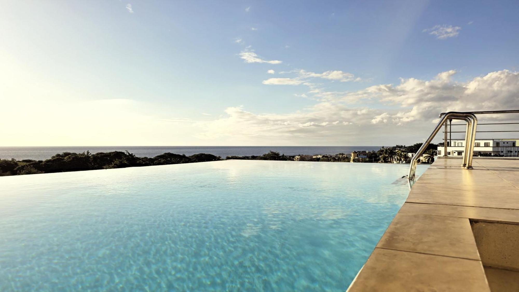 Luxury Penthouse With Infinity Pool & Stunning Sea View Flic en Flac Exterior foto