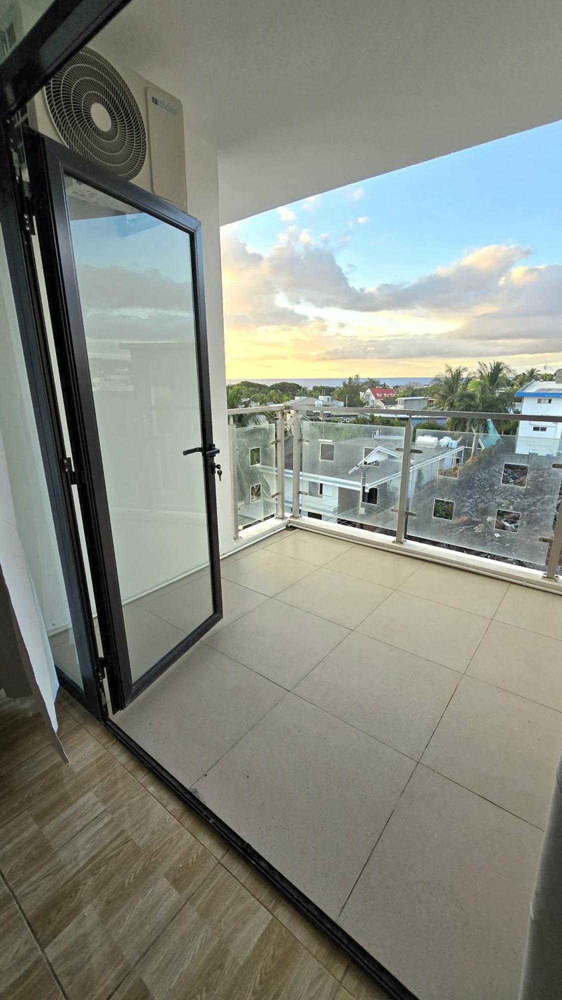 Luxury Penthouse With Infinity Pool & Stunning Sea View Flic en Flac Exterior foto